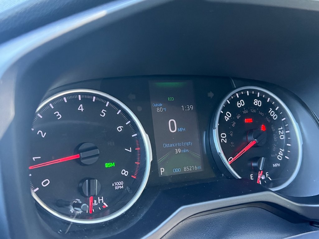 Used 2021 Toyota RAV4 XLE AWD/4WD image 21