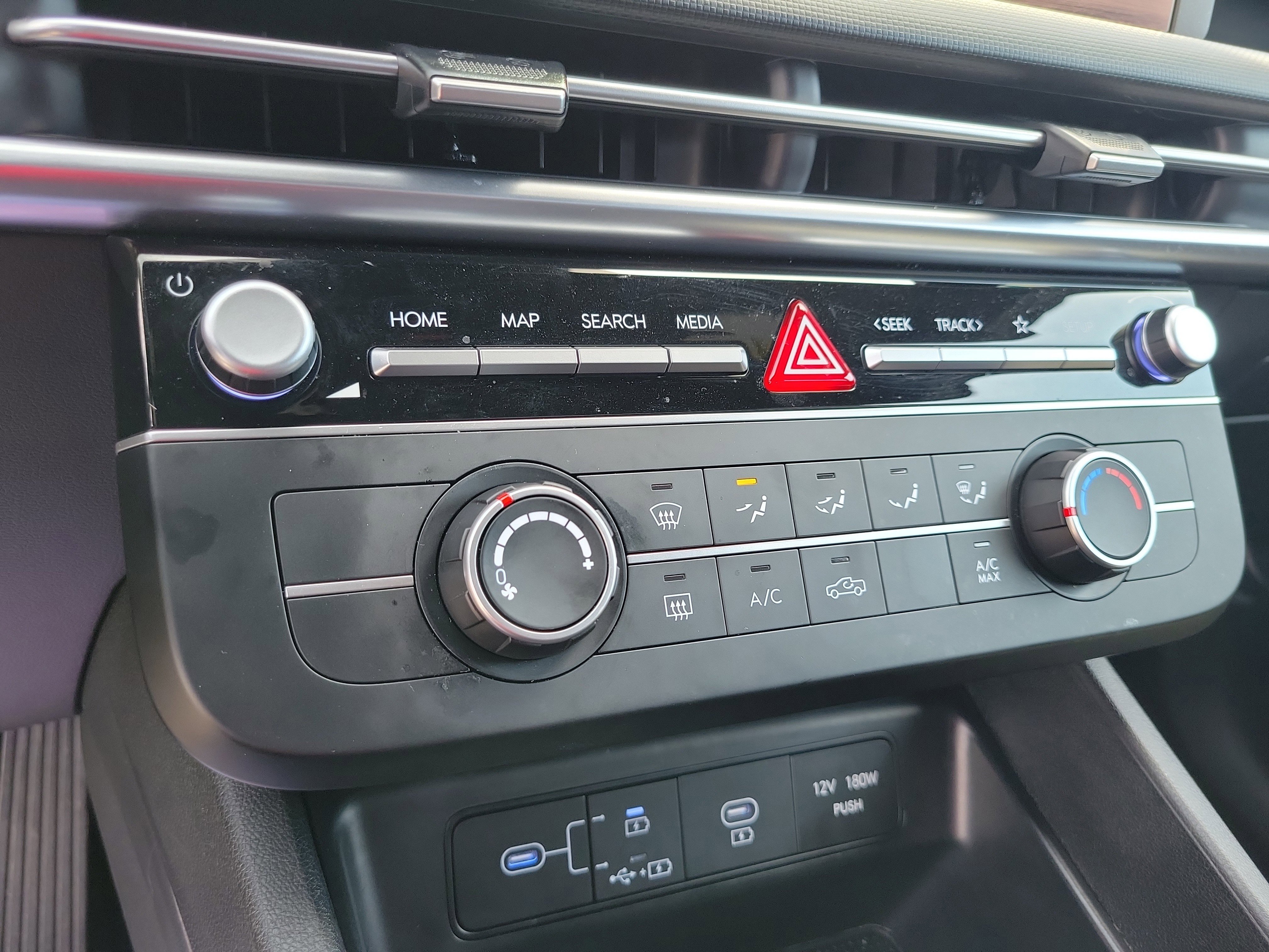 Used 2025 Hyundai Santa Cruz SE image 25