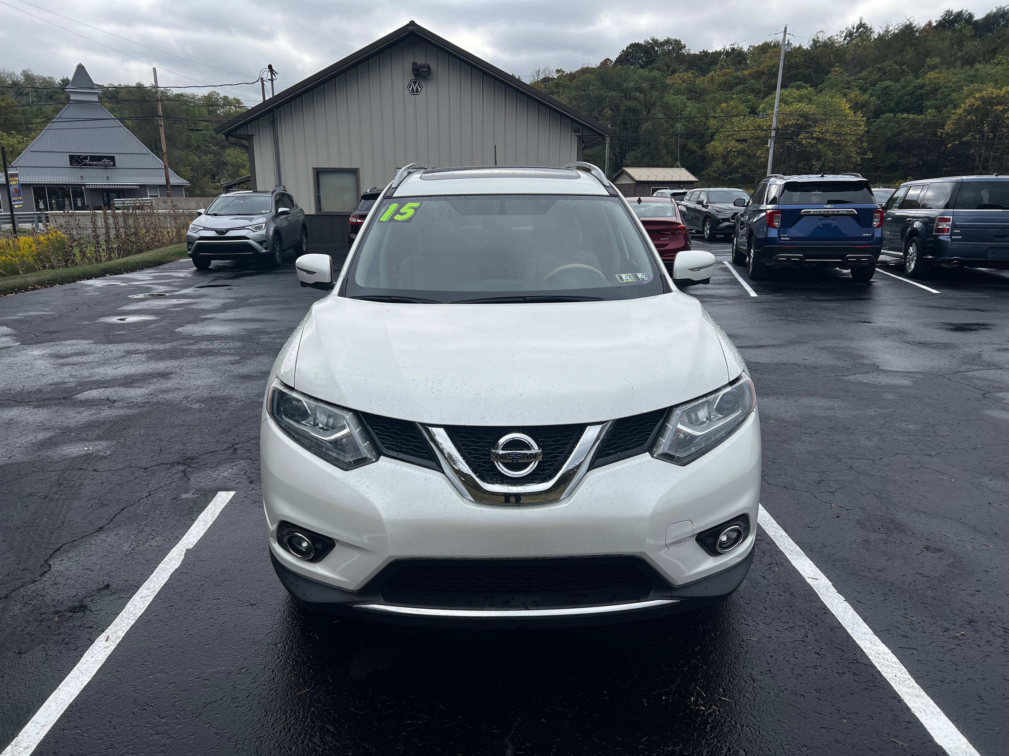 Used 2015 Nissan Rogue SL w/ SL Premium Package image 2