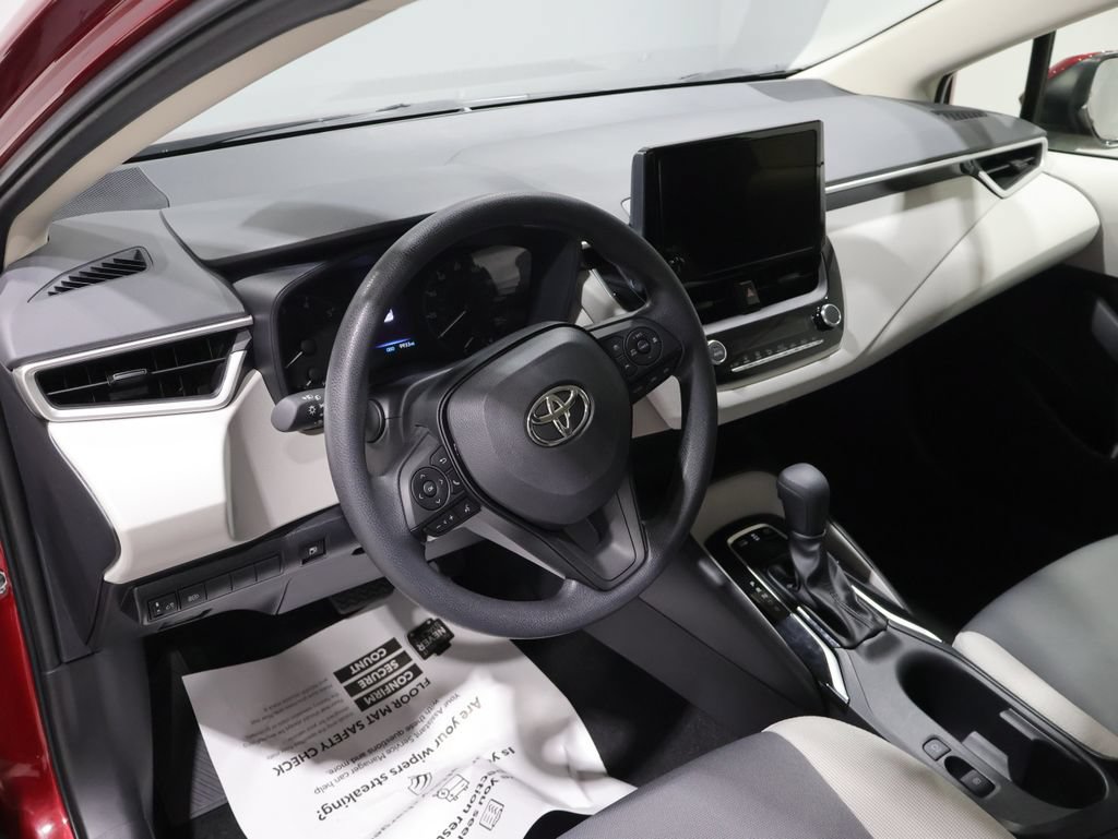 Used 2025 Toyota Corolla LE FWD image 16