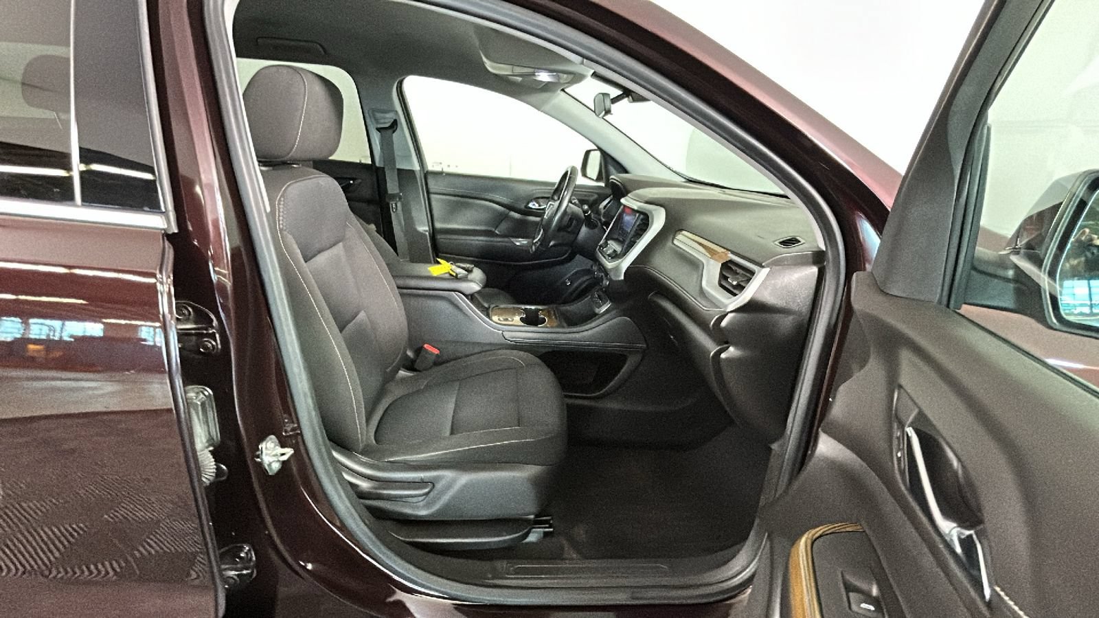 Used 2020 GMC Acadia SLE w/ Driver Convenience Package FWD image 35