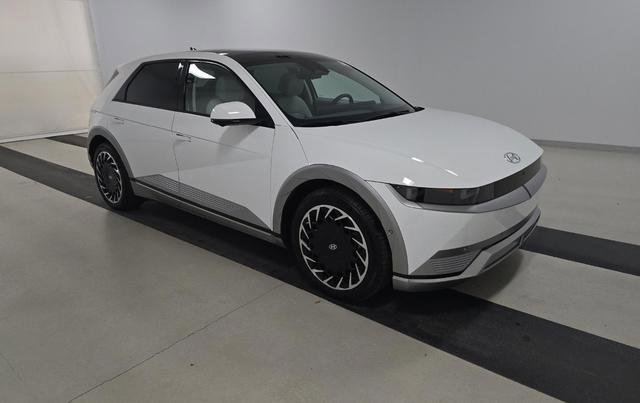 Used 2024 Hyundai Ioniq 5 Limited AWD/4WD image 2