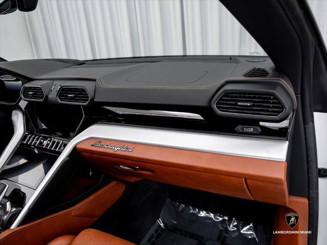 Used 2022 Lamborghini Urus AWD/4WD image 46