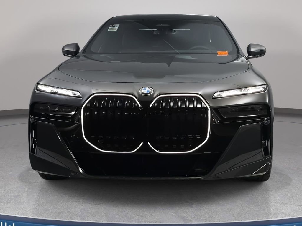 New 2026 BMW 760i xDrive w/ Executive Package image 2