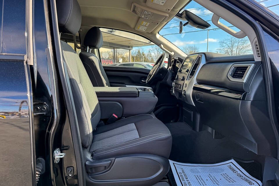 Used 2021 Nissan Titan SV w/ Accessory Utility Package image 12