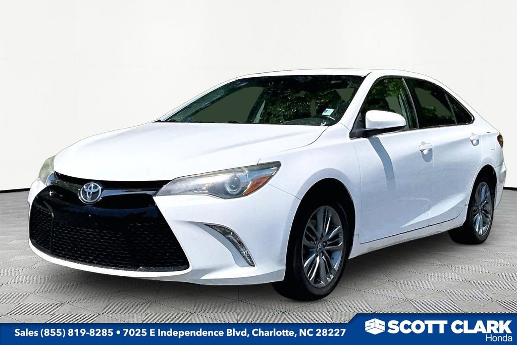 Used 2015 Toyota Camry SE FWD image 3