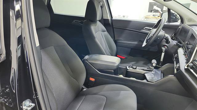 Used 2025 Kia Sportage LX FWD image 28