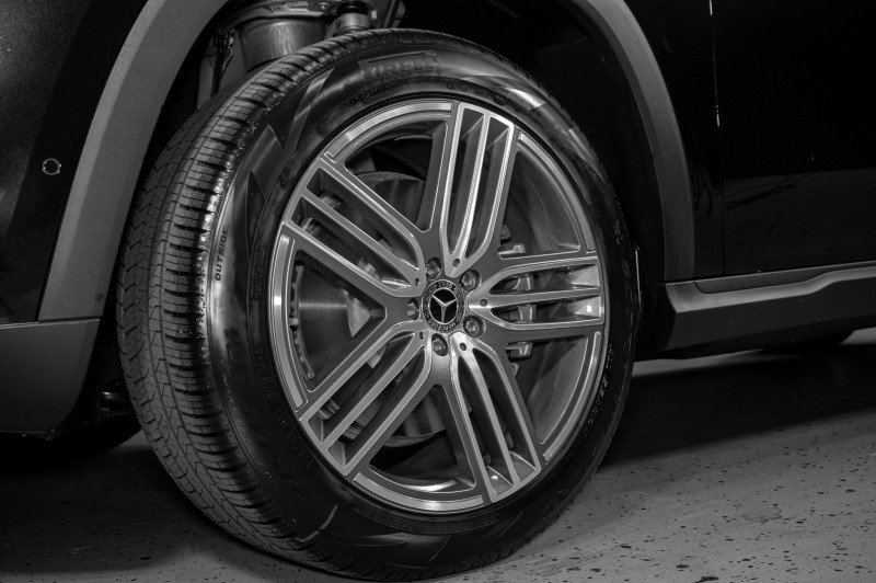 Certified 2026 Mercedes-Benz GLS 450 4MATIC image 31