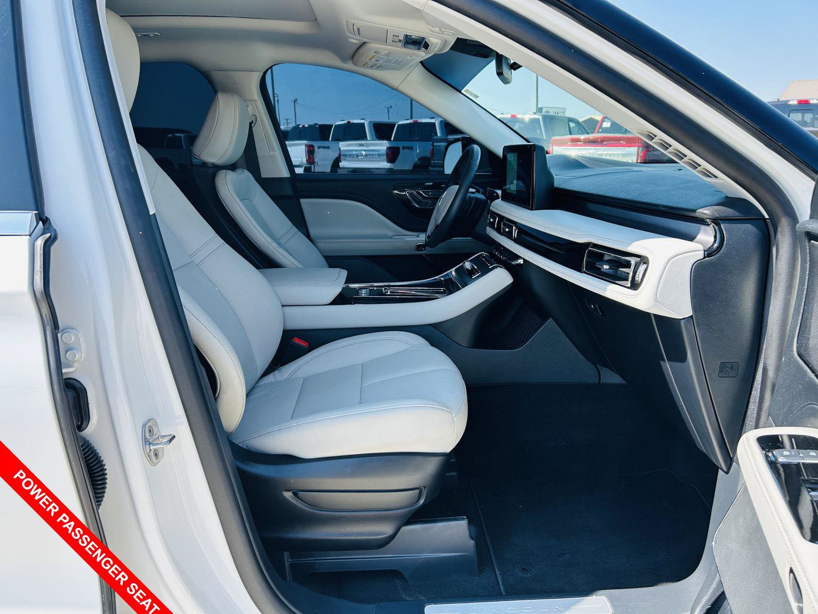 Used 2025 Lincoln Aviator AWD image 40