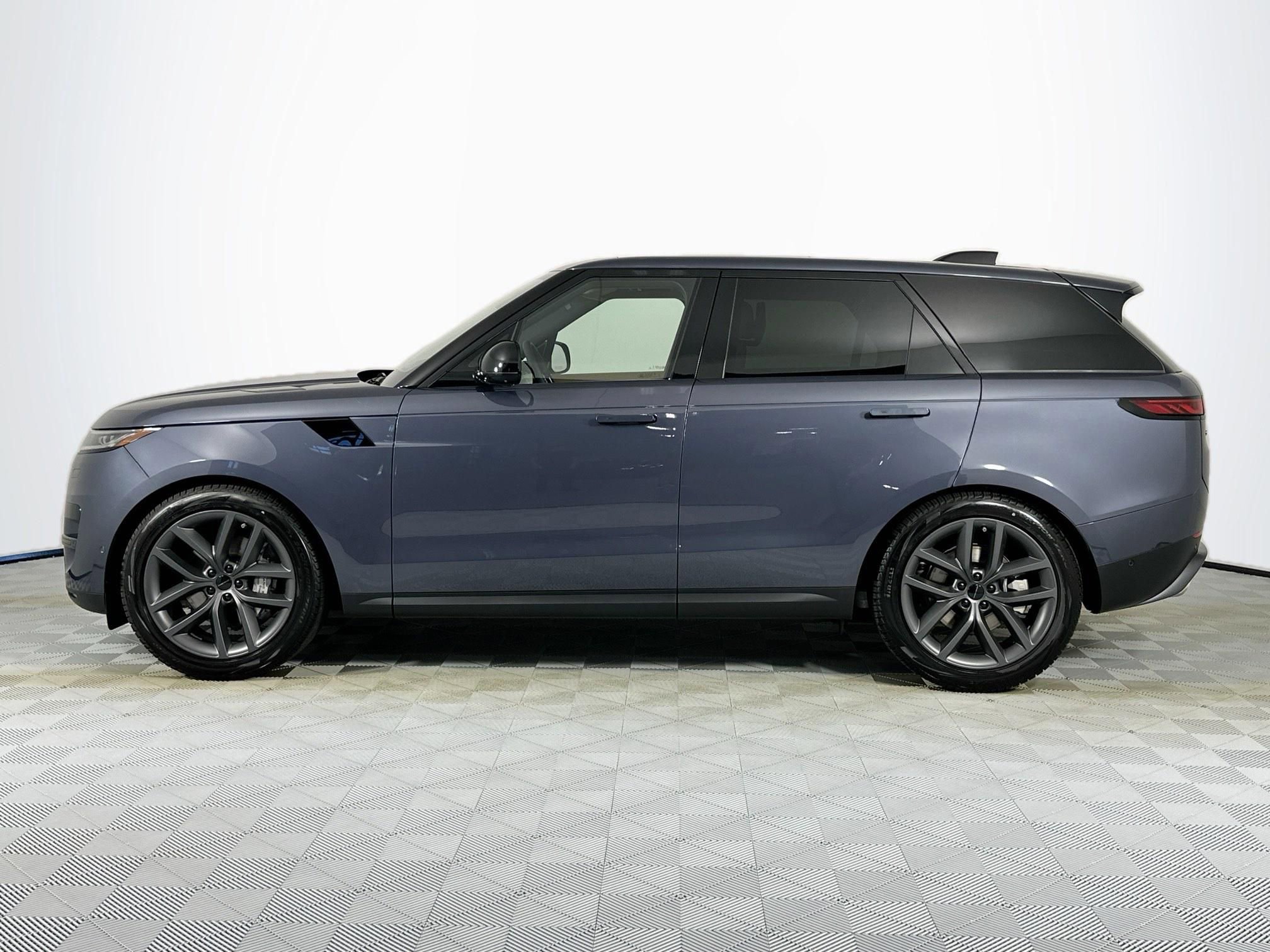 Used 2026 Land Rover Range Rover Sport SE AWD/4WD image 8