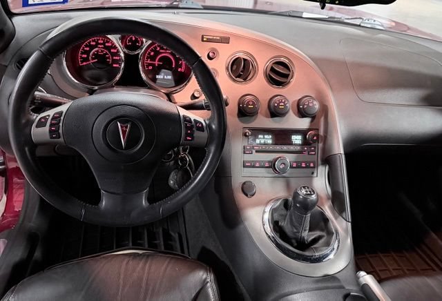 Used 2009 Pontiac Solstice GXP w/ Premium Package RWD image 26