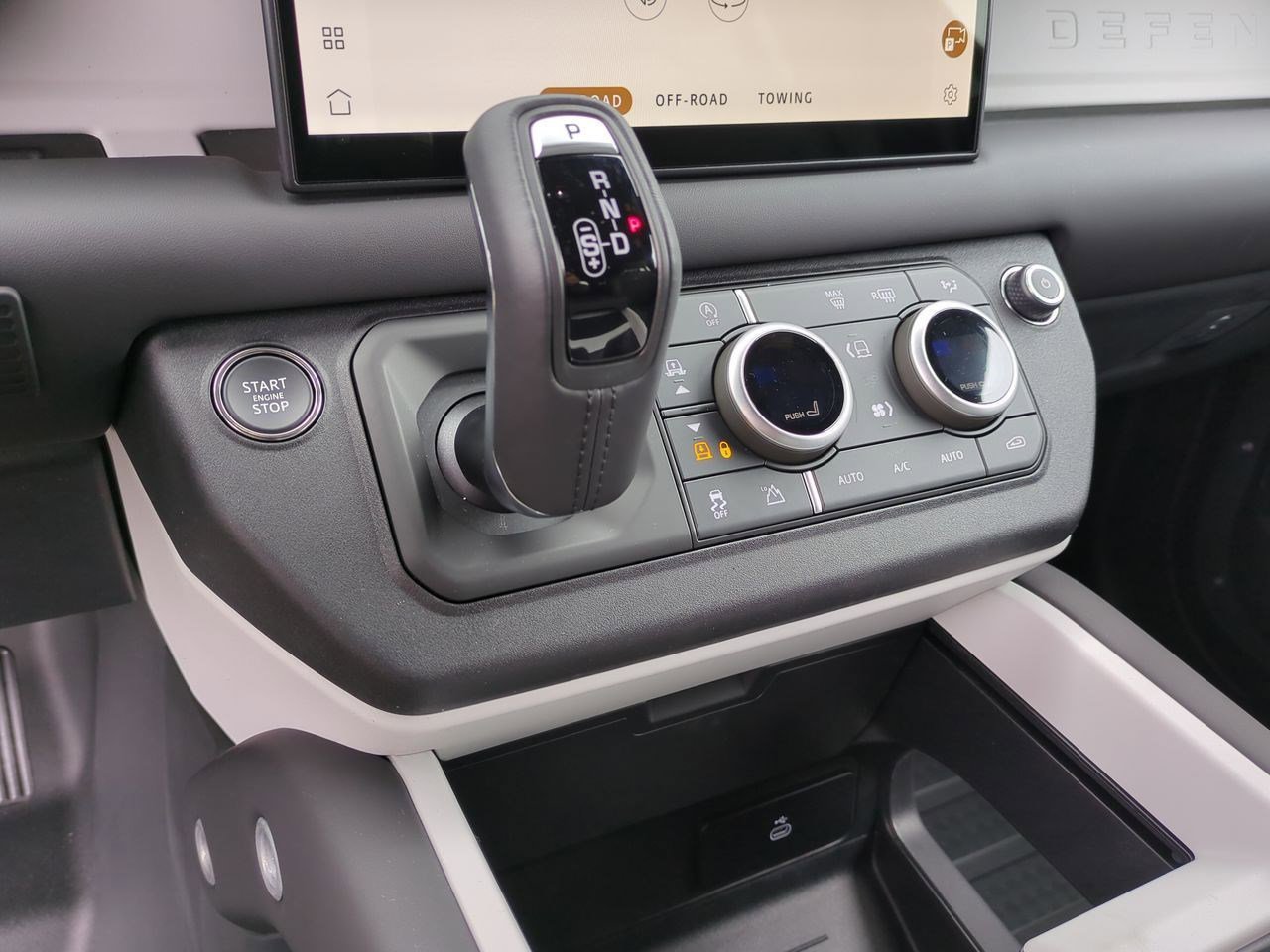 New 2025 Land Rover Defender 130 X-Dynamic SE image 18