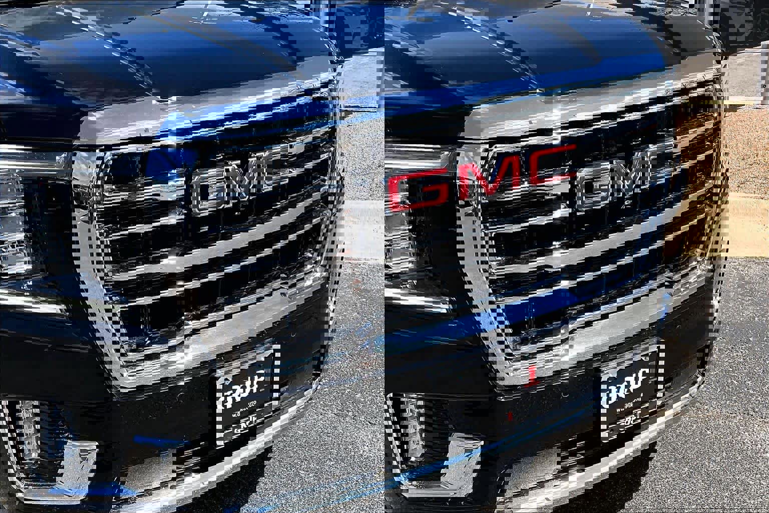 Used 2022 GMC Yukon SLT w/ SLT Premium Package image 30