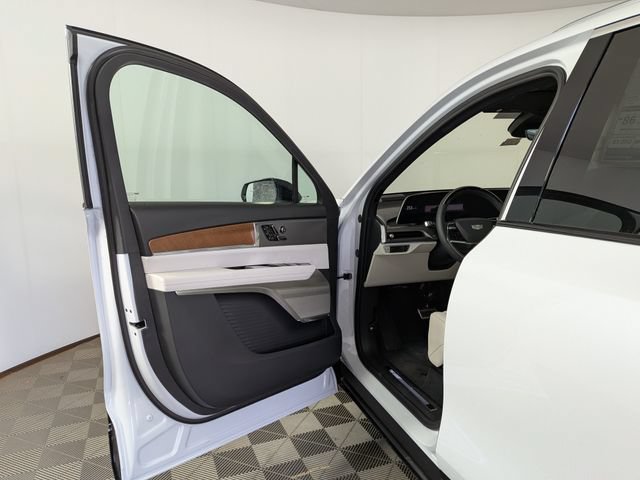 New 2027 Cadillac Vistiq Luxury w/ LPO, Floor Liner Package AWD/4WD image 16