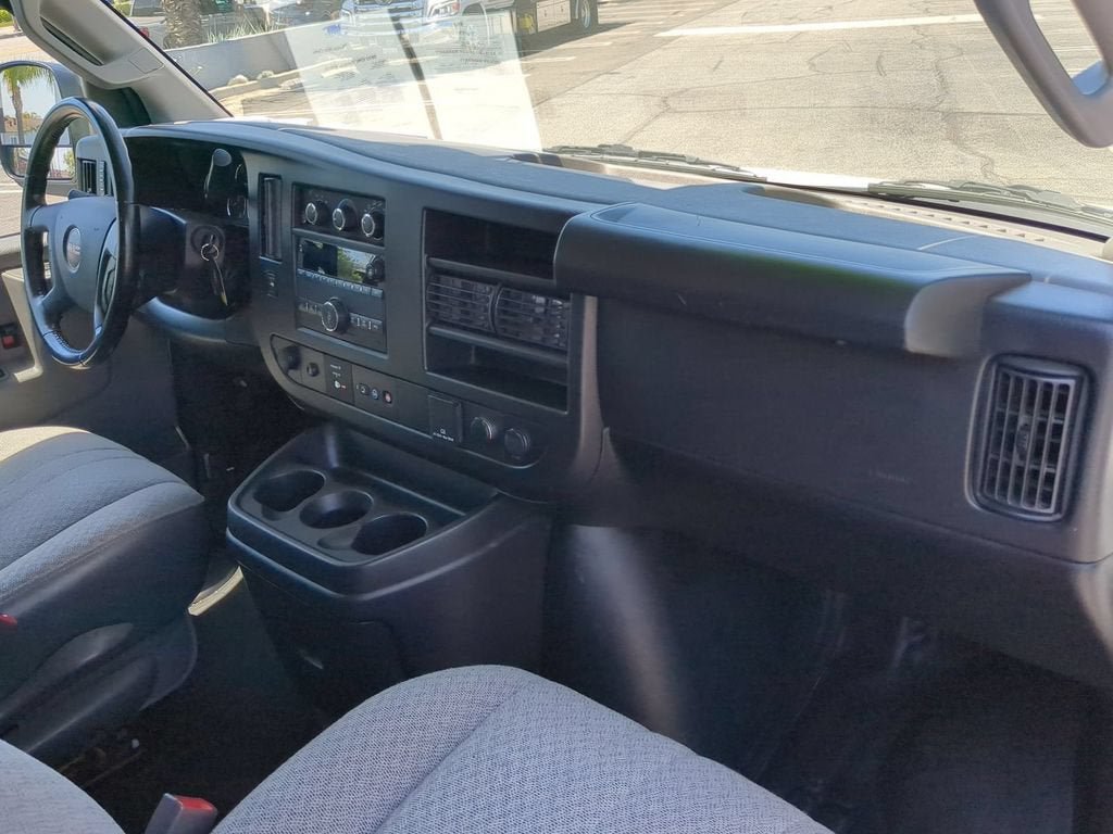 Used 2022 GMC Savana 3500 LS RWD image 30