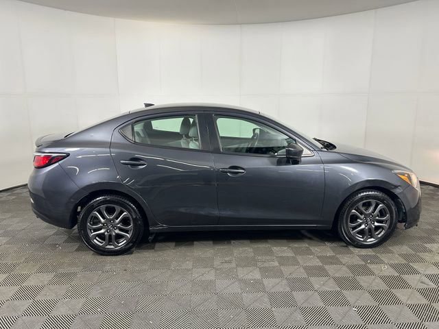 Used 2019 Toyota Yaris L image 7