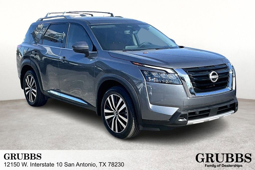 Used 2025 Nissan Pathfinder Platinum image 1