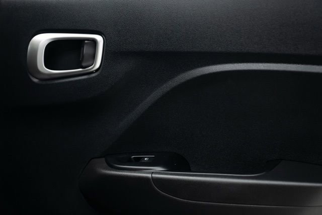 Used 2023 Hyundai Venue SEL image 28