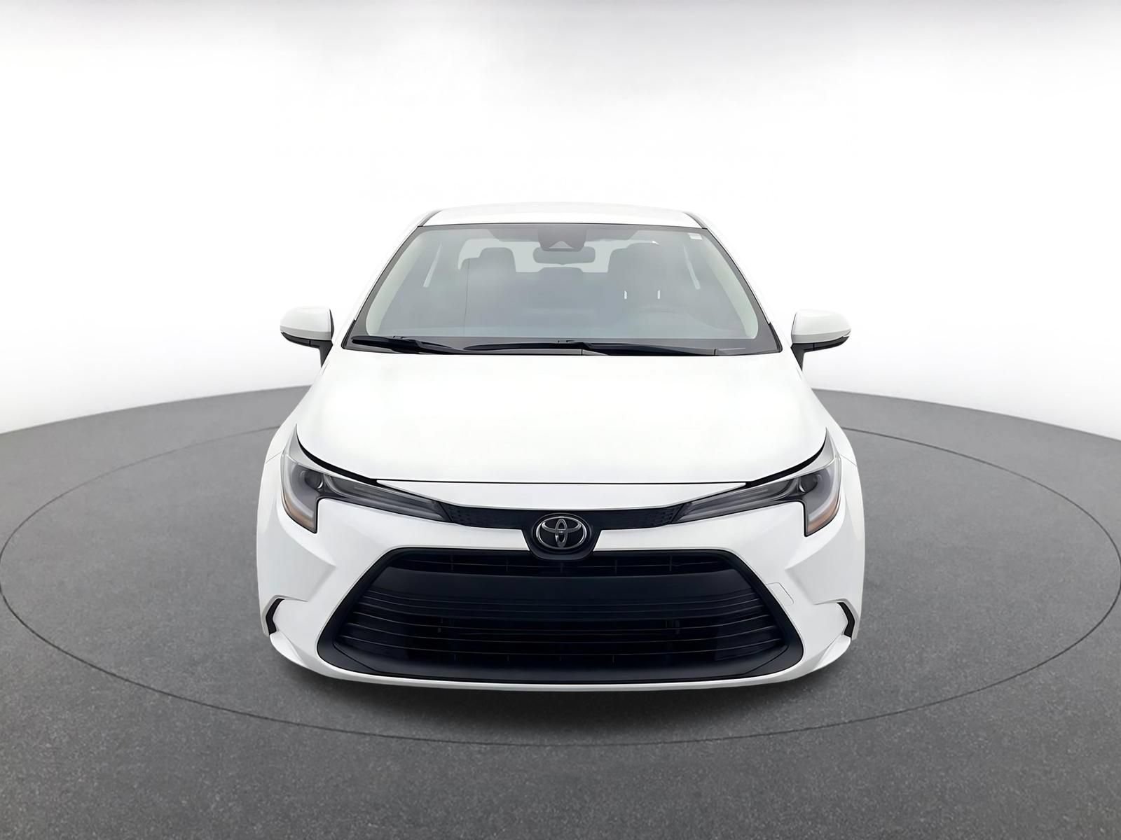 Used 2025 Toyota Corolla LE FWD image 2