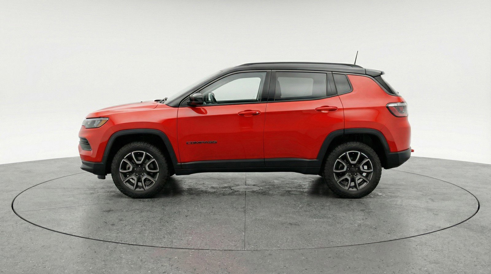 Used 2025 Jeep Compass Trailhawk AWD/4WD image 5
