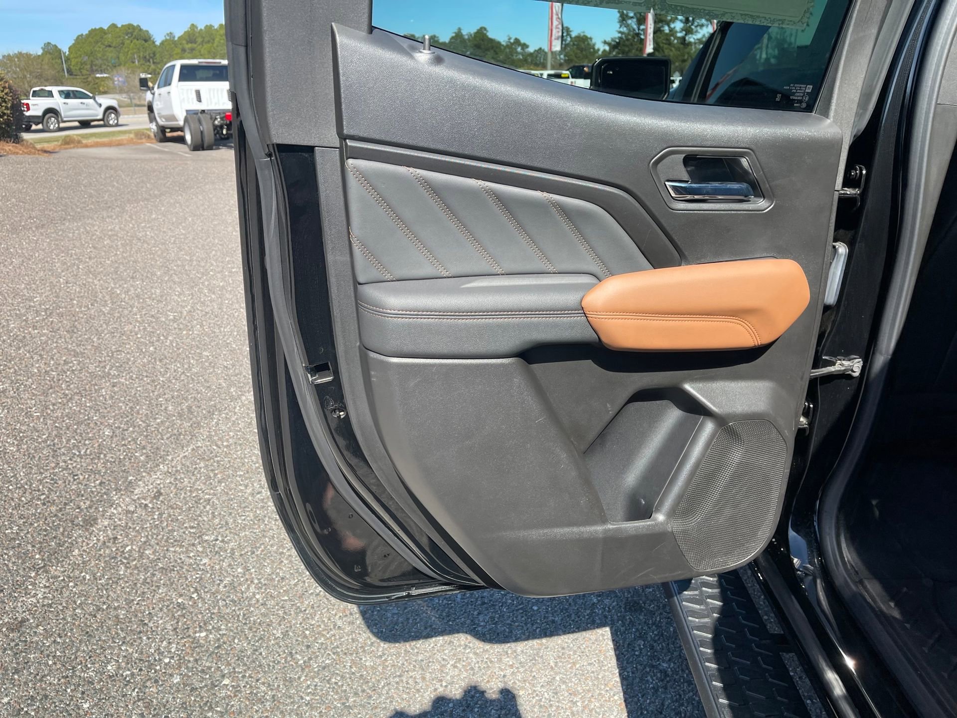 Used 2025 GMC Canyon AT4 w/ Nightfall Edition image 20