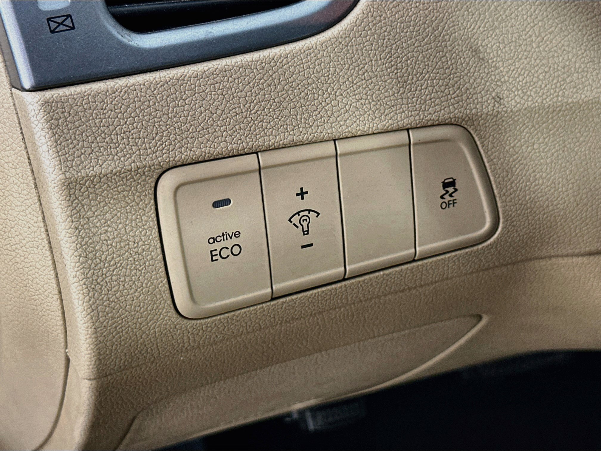 Used 2013 Hyundai Elantra Limited FWD image 16