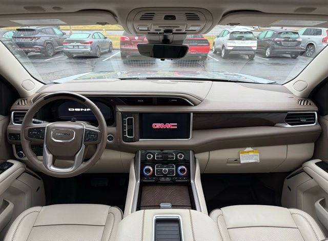 Used 2024 GMC Yukon XL Denali w/ Advanced Technology Package image 32