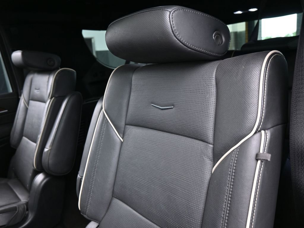 Used 2023 Cadillac Escalade ESV Premium Luxury image 38