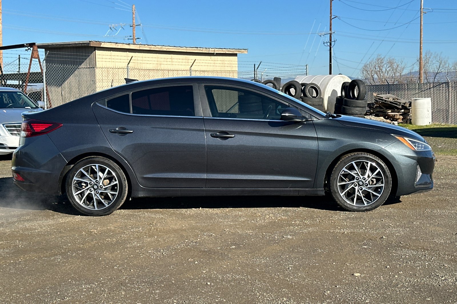 Used 2020 Hyundai Elantra Limited image 3