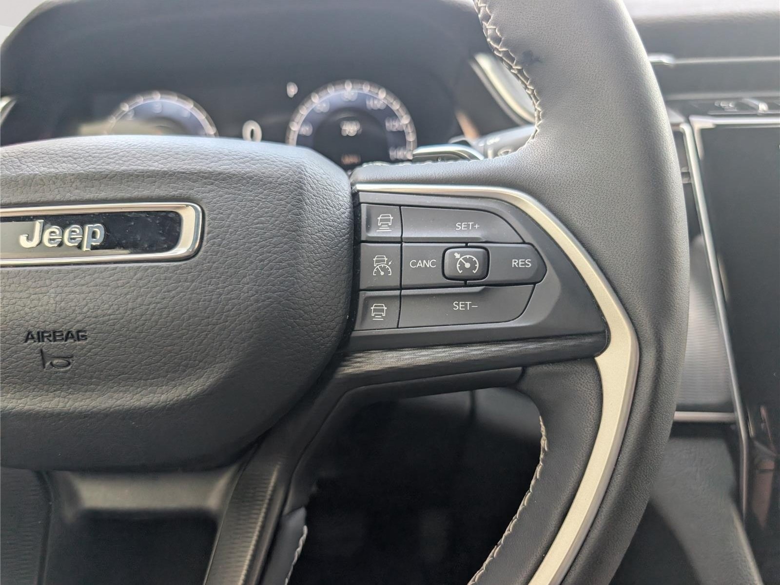 Used 2023 Jeep Grand Cherokee Altitude AWD/4WD image 25