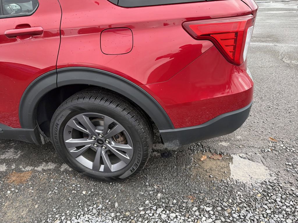 Used 2022 Ford Explorer XLT w/ Equipment Group 202A image 9