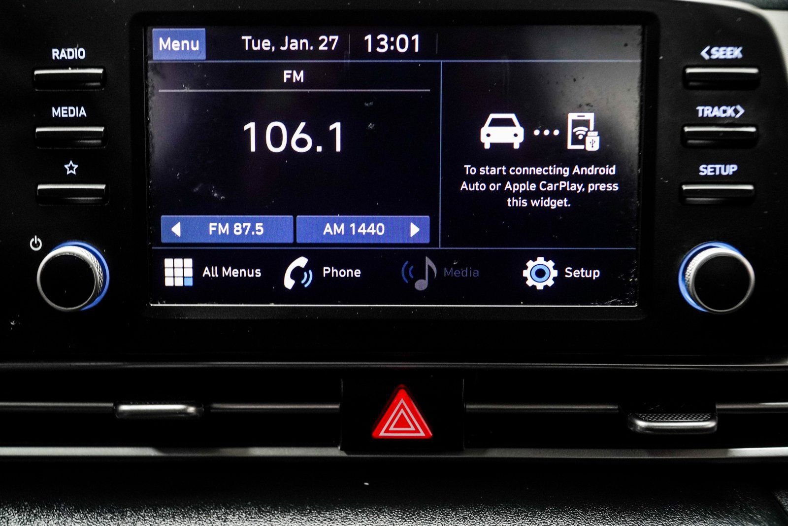 Used 2021 Hyundai Elantra SE image 18