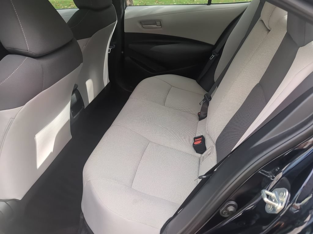 Used 2022 Toyota Corolla LE w/ Carpet Mat Package (TMS) FWD image 9