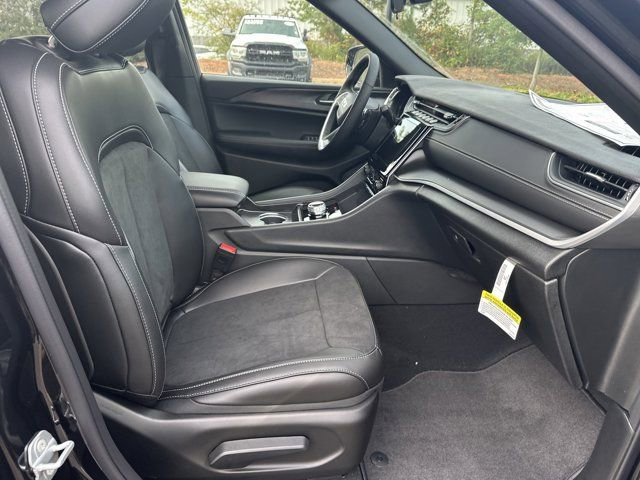 New 2025 Jeep Grand Cherokee L Altitude image 13