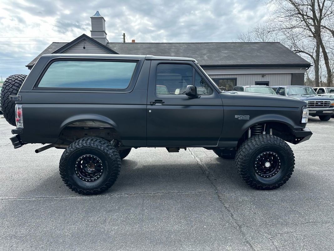 Used 1995 Ford Bronco Eddie Bauer AWD/4WD image 2