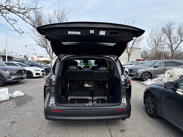 Used 2024 Toyota Sienna XLE image 9