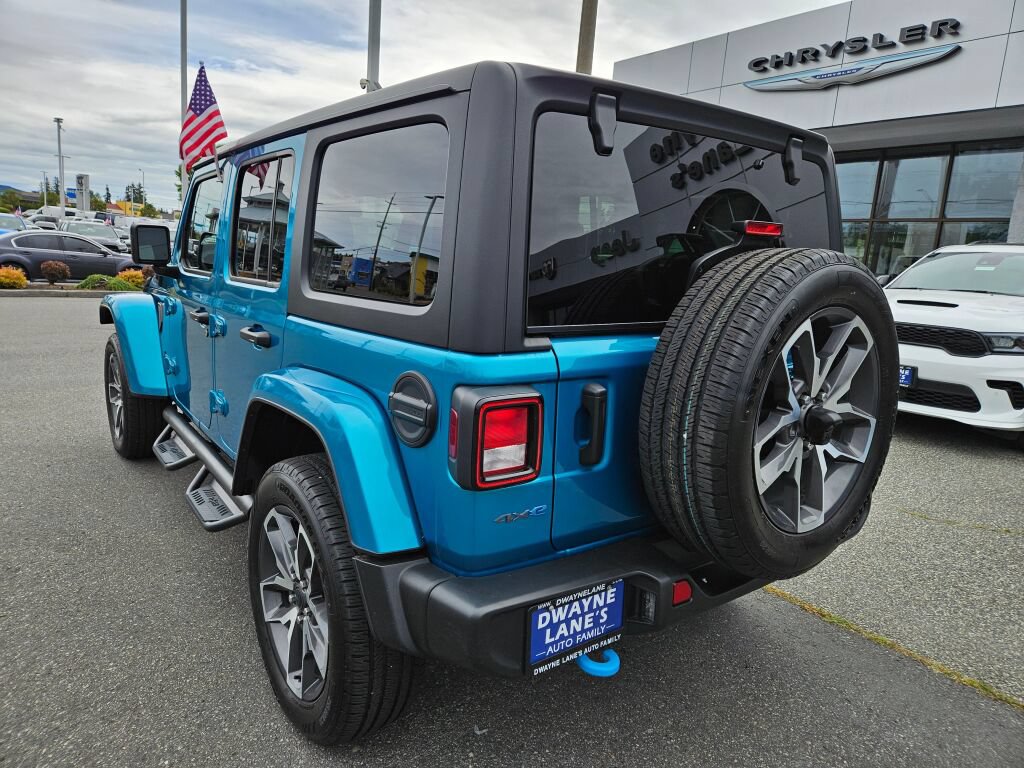 Used 2024 Jeep Wrangler Unlimited AWD/4WD image 3