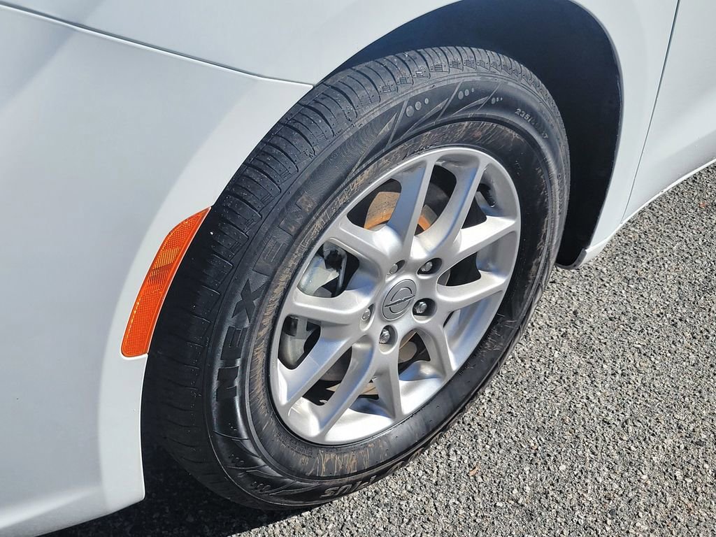 Certified 2023 Chrysler Pacifica Touring-L image 11