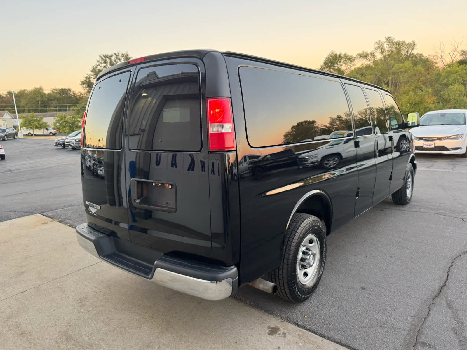 Used 2017 Chevrolet Express 3500 LT w/ LT Preferred Equipment Group RWD image 3