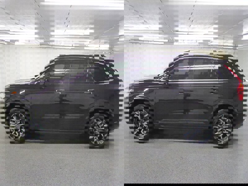 Used 2016 Volvo XC90 T6 Momentum w/ Momentum Plus Package image 4