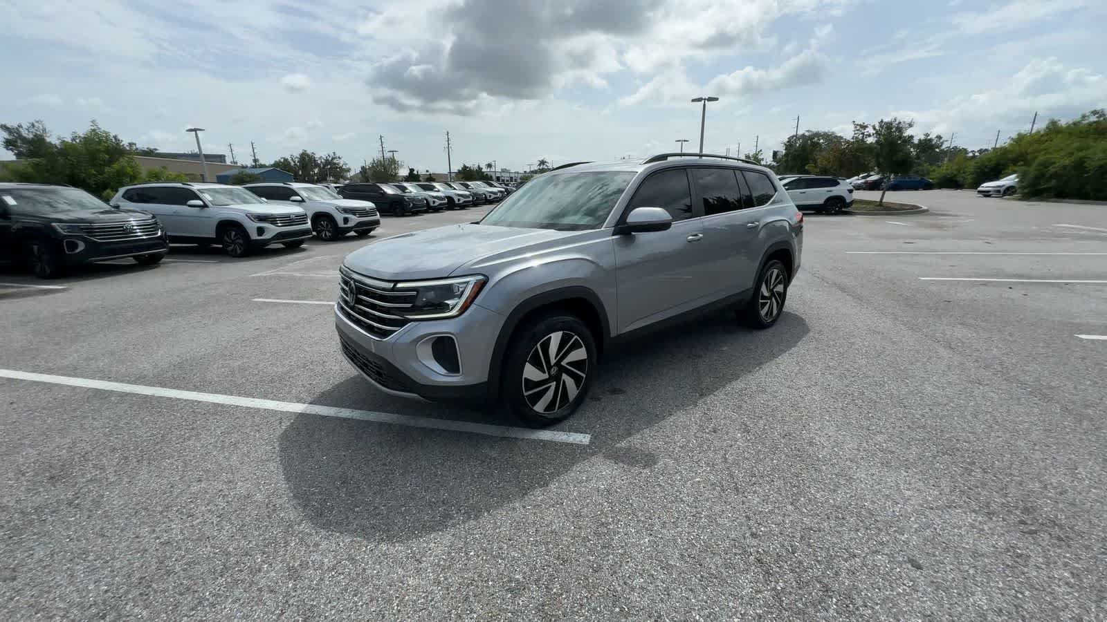 Used 2024 Volkswagen Atlas SE FWD image 4