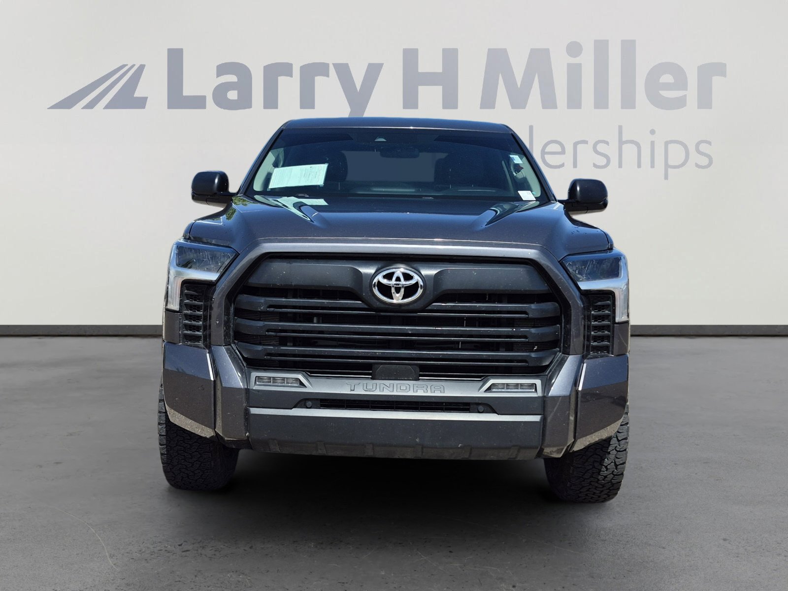Used 2023 Toyota Tundra SR5 w/ SR5 Convenience Package AWD/4WD image 8