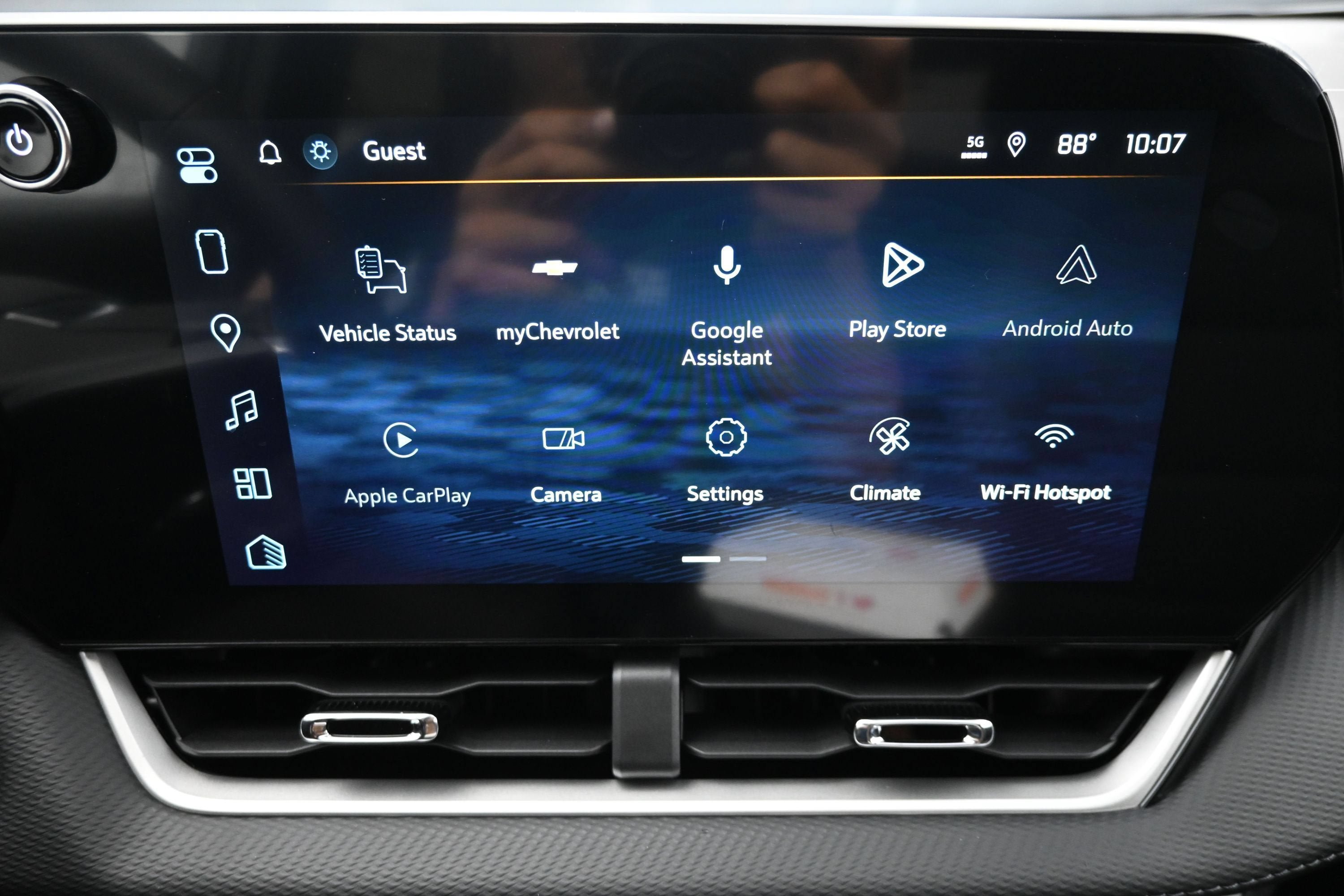 New 2027 Chevrolet Equinox LT w/ Convenience Package II FWD image 16