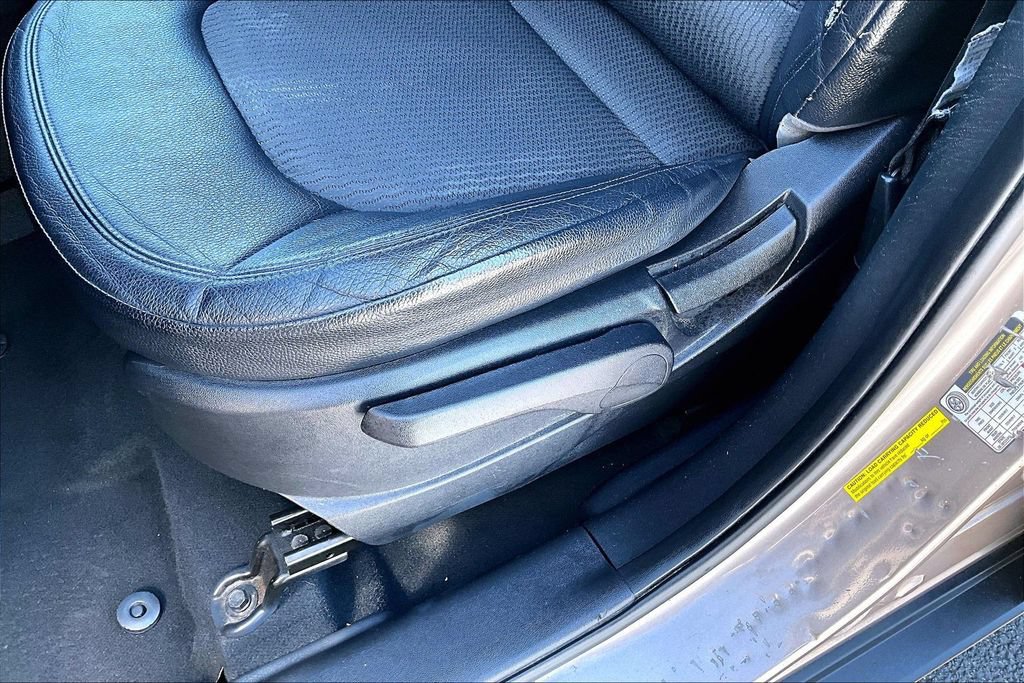 Used 2011 Hyundai Tucson GLS w/ Navigation Pkg 2 FWD image 38