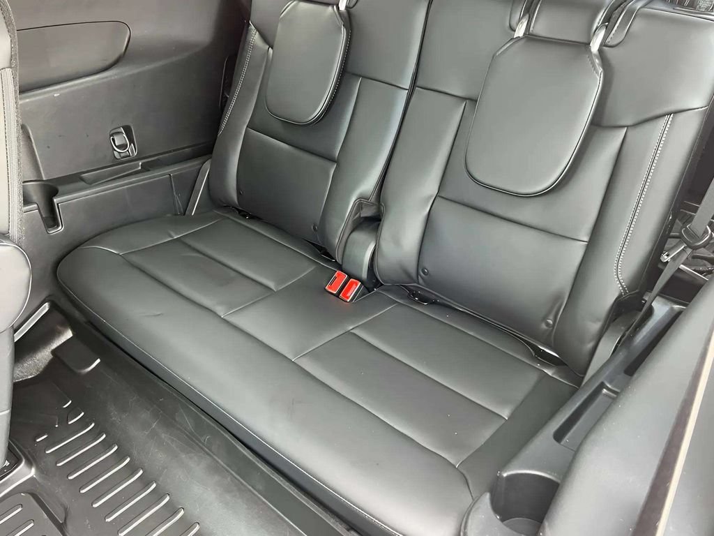 Used 2022 Ford Explorer XLT w/ Equipment Group 202A AWD/4WD image 14
