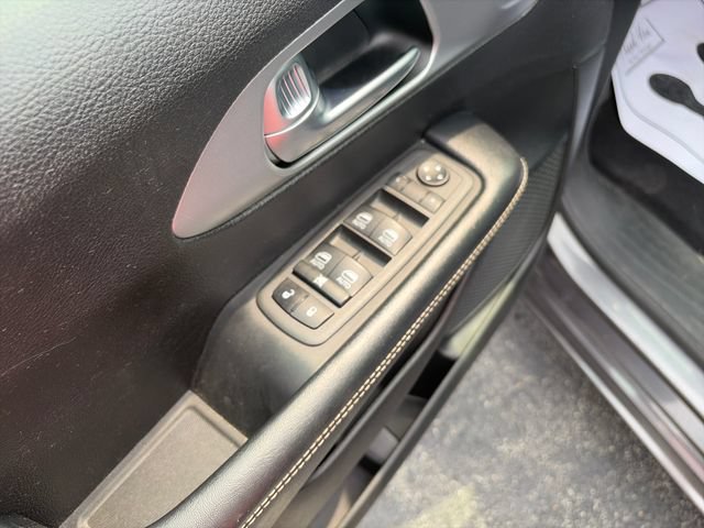 Used 2022 Chrysler Pacifica Touring-L w/ Uconnect Theater Family Group FWD image 11