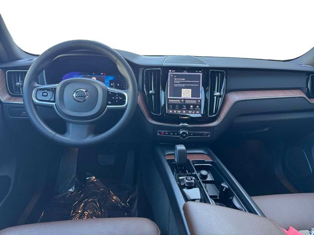 Certified 2023 Volvo XC60 B5 Plus AWD/4WD image 25