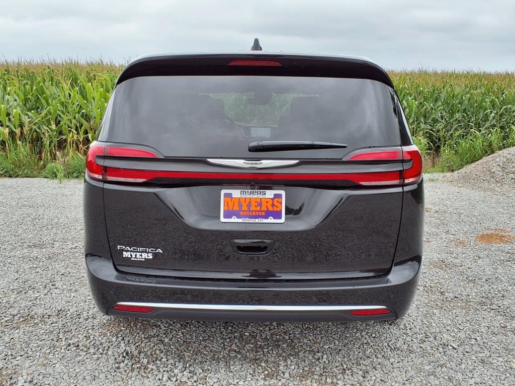 New 2026 Chrysler Pacifica Select image 30