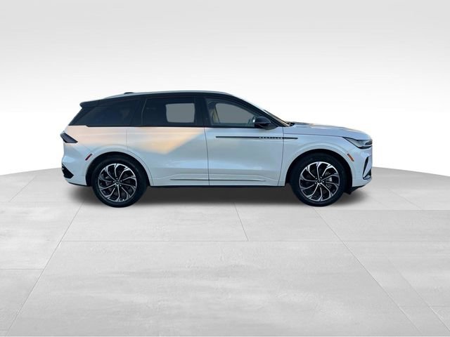 Used 2024 Lincoln Nautilus Reserve image 2