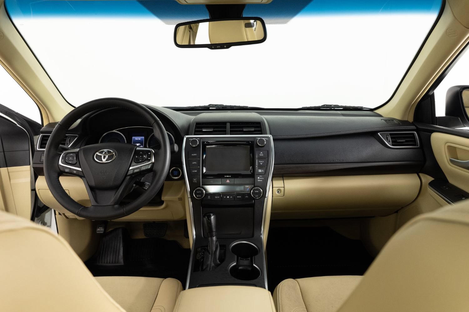 Used 2017 Toyota Camry XLE w/ Advanced Technology Package FWD image 31